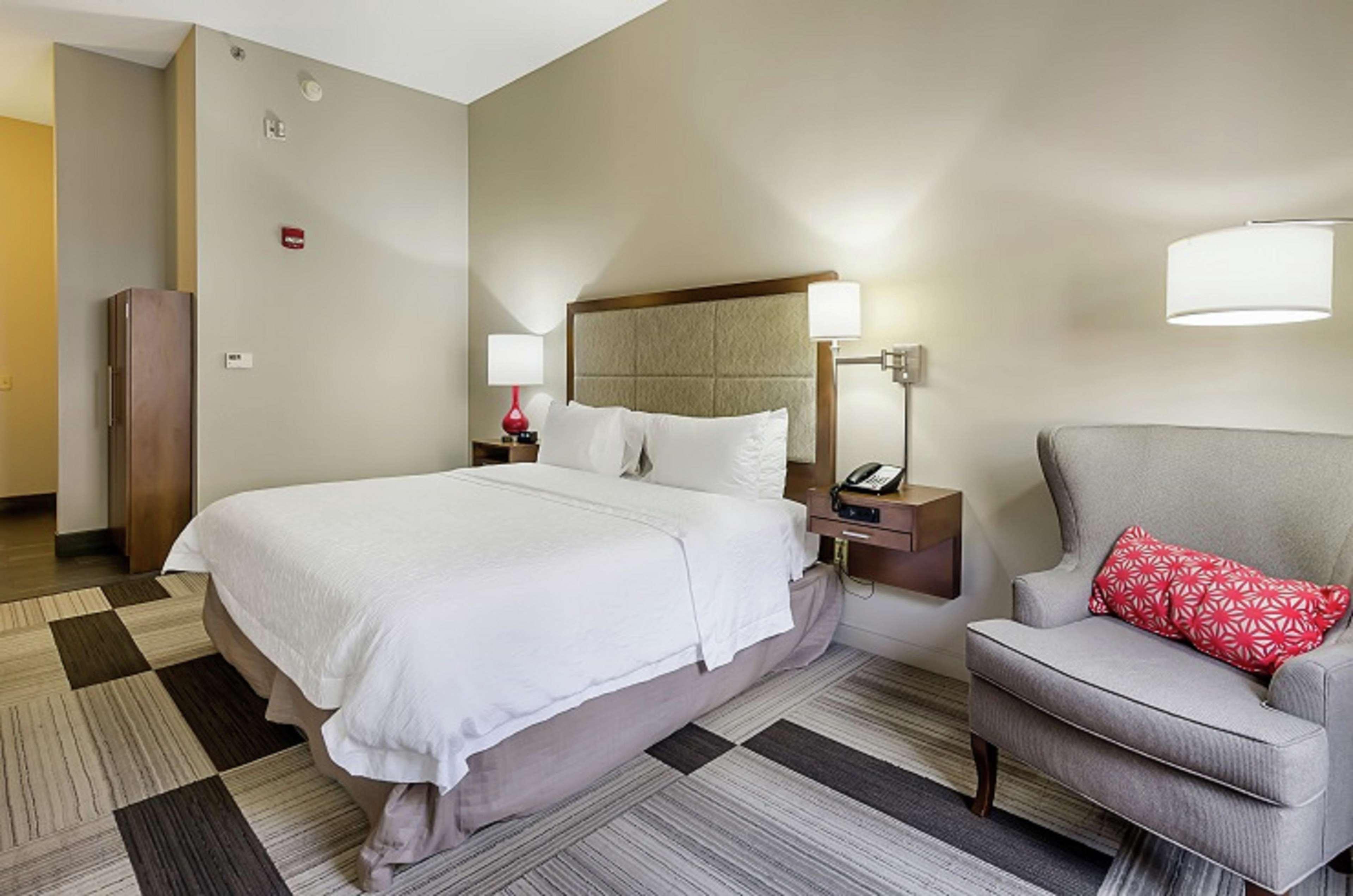 Hampton Inn Salem Exterior photo