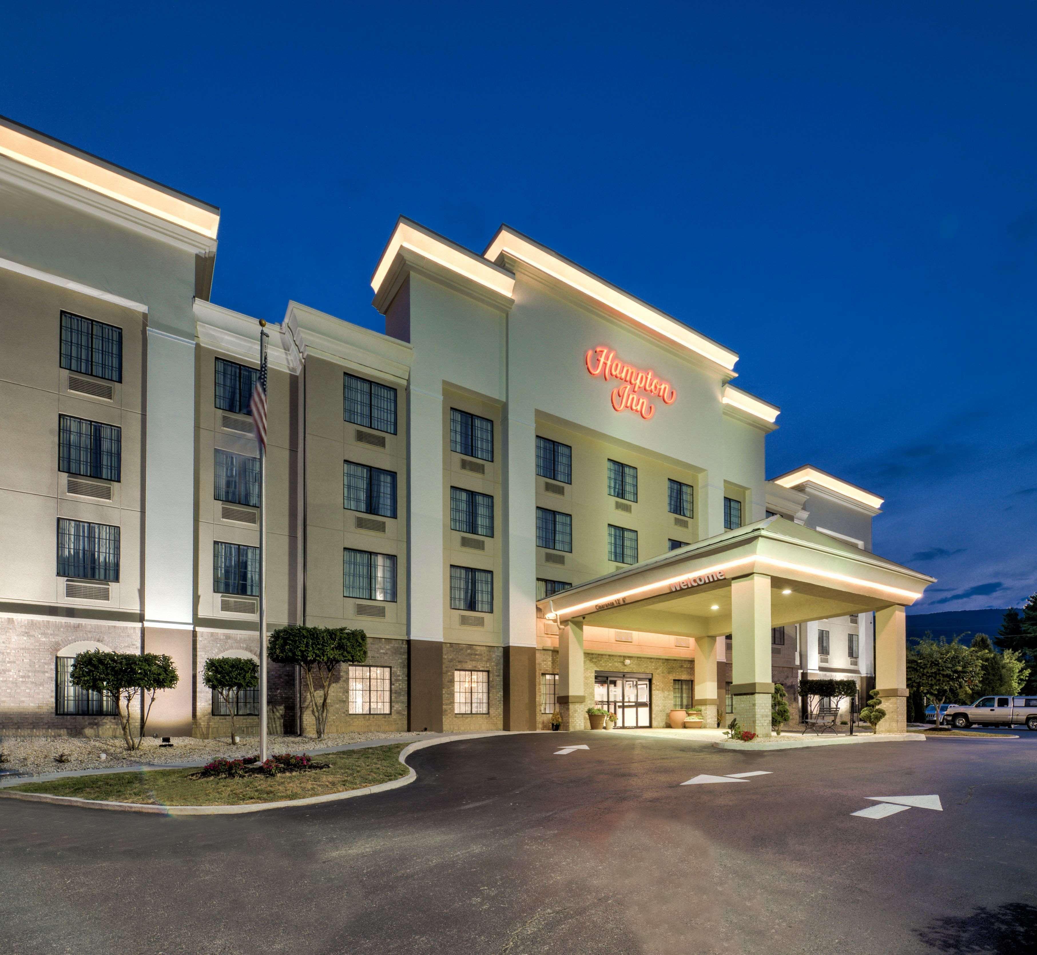 Hampton Inn Salem Exterior photo