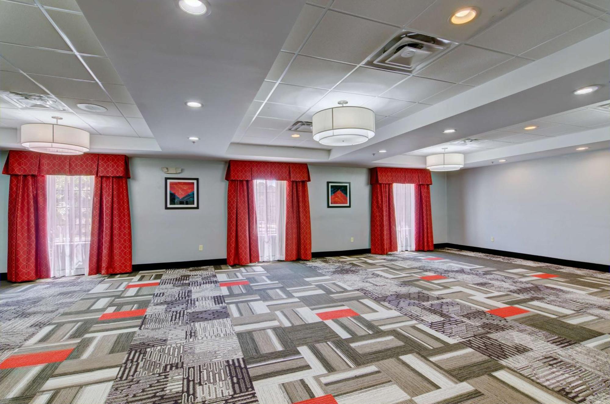 Hampton Inn Salem Exterior photo