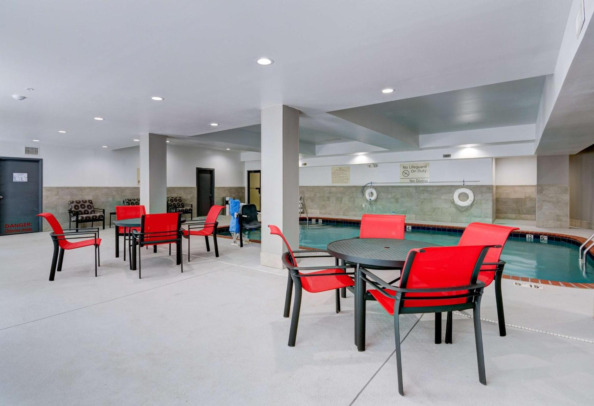 Hampton Inn Salem Exterior photo