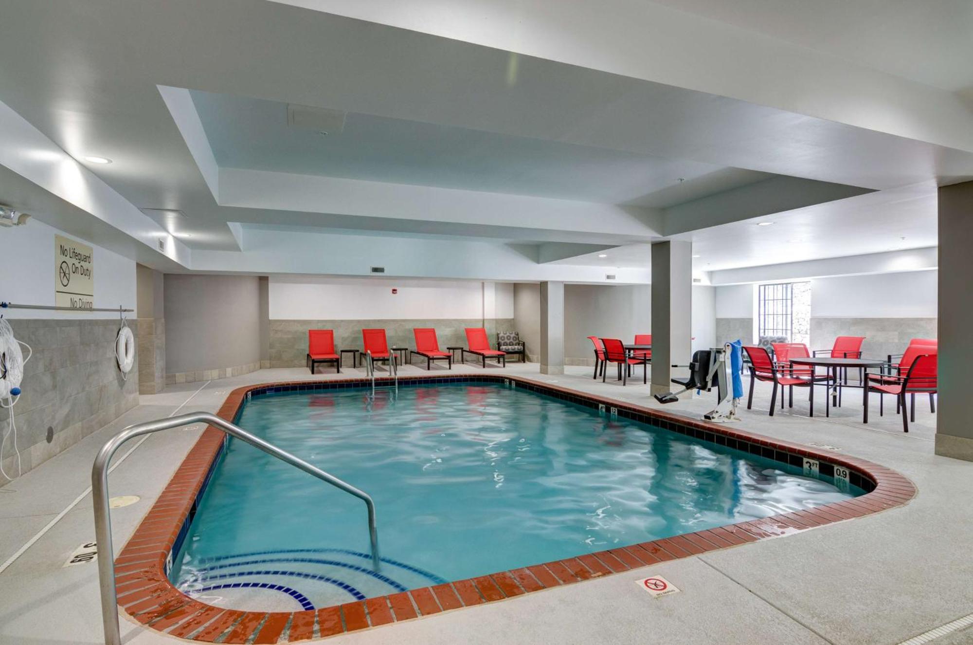 Hampton Inn Salem Exterior photo